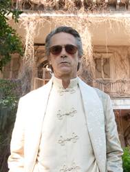 MACON RAVENWOOD (JEREMY IRONS)