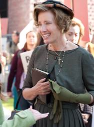 SRA. LINCOLN (EMMA THOMPSON)