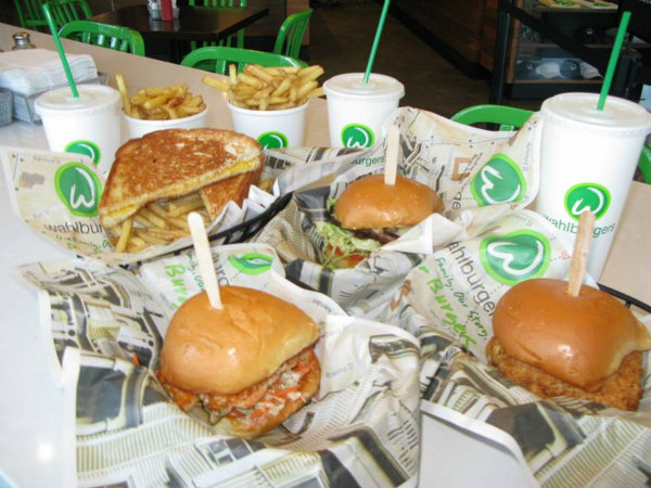 Wahlburgers T1 A&E HD 02