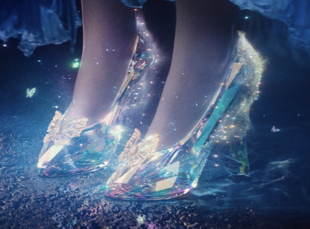 rs_1024x759-141119042505-1024-cinderella-slippers-jr-111914-brand-new-footage-of-disney-s-live-action-cinderella-arrives-just-in-time-for-t