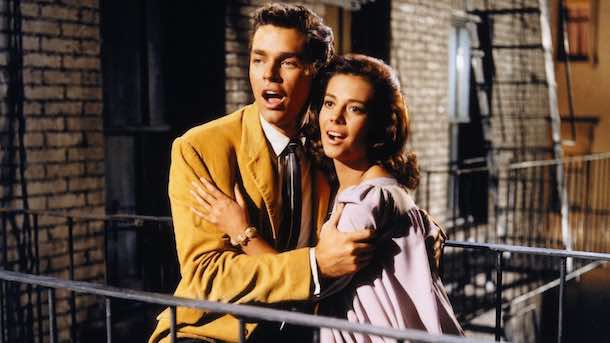 Richard Beymer como Tony e Natalie Wood como Maria