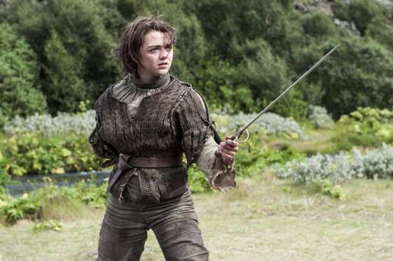A atriz de apenas 20 anos, que interpreta o papel de Arya Stark, mede 1,55 metros.