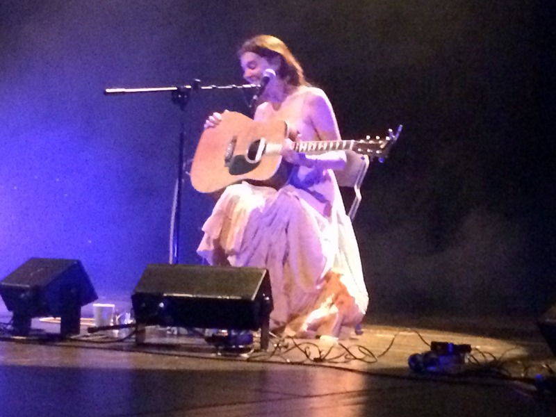 Julie Byrne no Teatro da Trindade