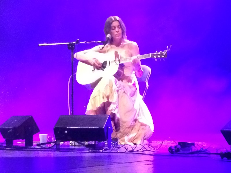 Julie Byrne no Teatro da Trindade