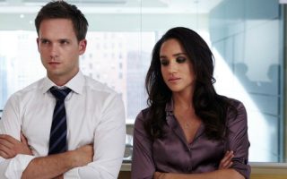 Suits Regresso T4 Foto A