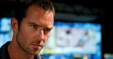 Sullivan Stapleton