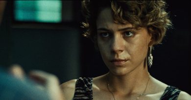 O Lobo Atrás da Porta