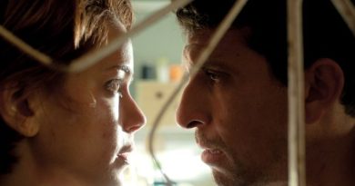 O Lobo Atrás da Porta