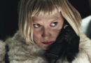 piercing critica mia wasikowska