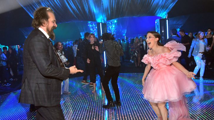 David Harbour e Millie Bobby Brown