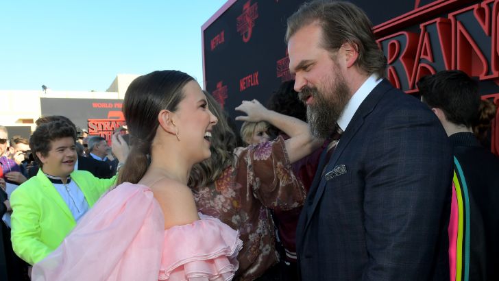 Millie Bobby Brown e David Harbour 