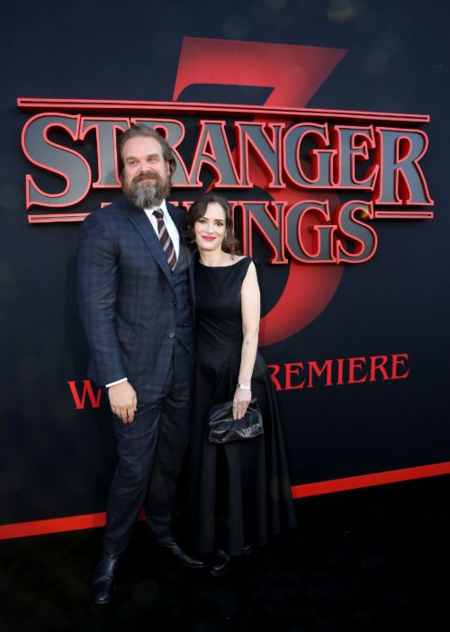 David Harbour e Winona Ryder