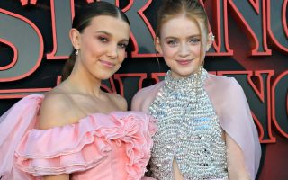 elenco stranger things Millie Bobby Brown e Sadie Sink