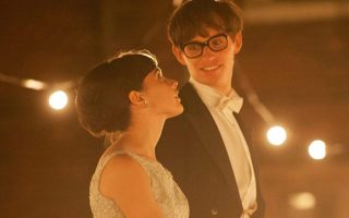 Eddie Redmayne e Felicity Jones | © Focus Features