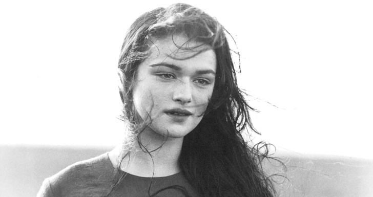 Rachel Weisz em Swept from the Sea (1997)