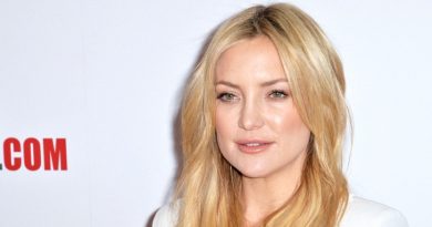 Kate Hudson Knives Out