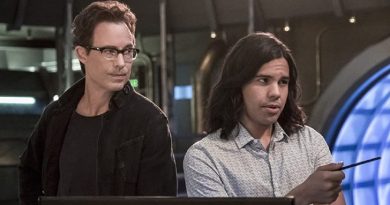 Tom Cavanagh, Carlos Valdes. The Flash