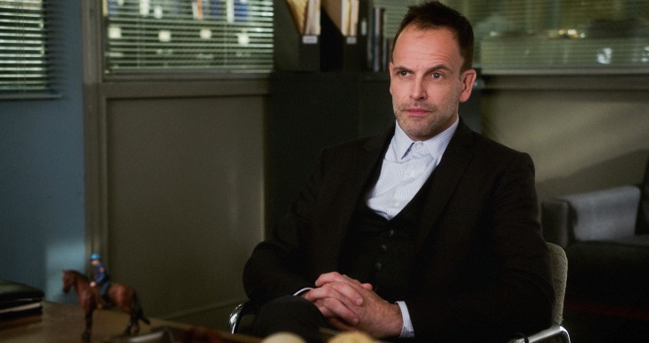 jonny lee miller the crown