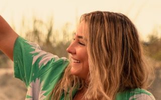 Knives Out Madelyn Cline outer banks