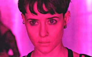 Claire Foy como Lisbeth Salander