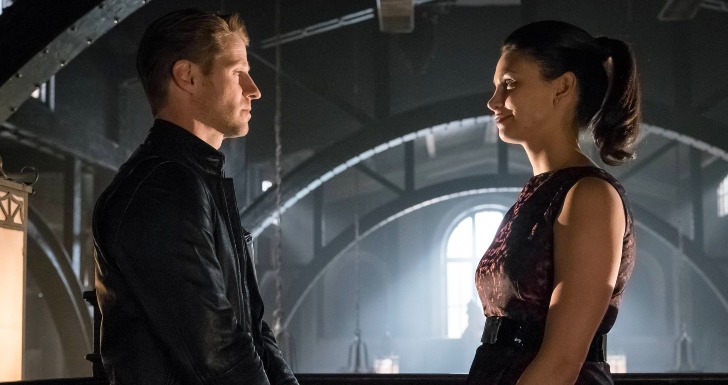 morena baccarin ben mckenzie casais tv