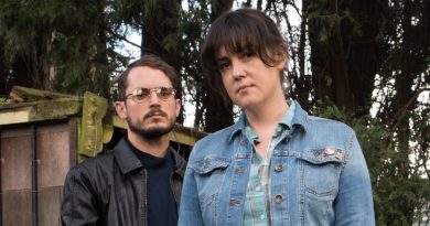 Elijah Wood e Melanie Lynskey