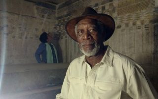 Morgan Freeman em A História de Deus