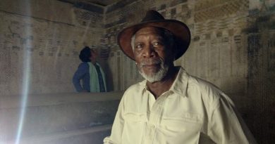 Morgan Freeman em A História de Deus