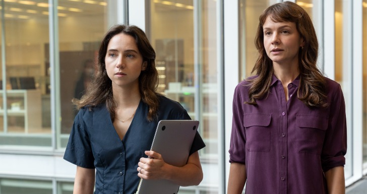 Carey Mulligan e Koe Kazan em Ela Disse (2022)