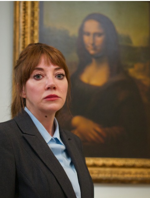 cunk e a mona lisa O Nosso Mundo Segundo Philomena Cunk