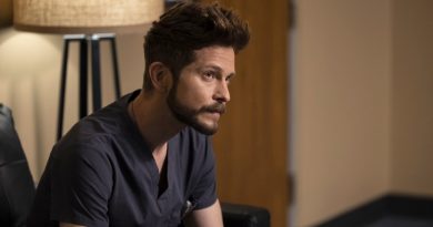 Matt Czuchry em The Resident, no streaming do Disney+ e Netflix