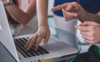 É por isto que a venda de computadores está em queda abrupta