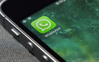 Já conheces o truque para tirar fotografias no WhatsApp sem abrir a app?