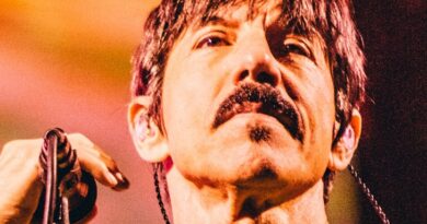 Red Hot Chili Peppers no Alive