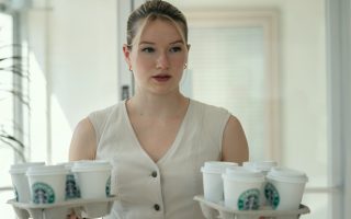 A nova série da Netflix que acaba de destronar Um Conto Perfeito
