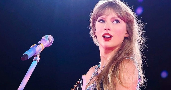 Taylor Swift in Taylor Swift: The Eras Tour (2023) poluição namorado elvis presley recorde billboard 200