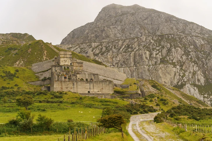 Yr Eifl Granite Quarry trefor house of the dragons