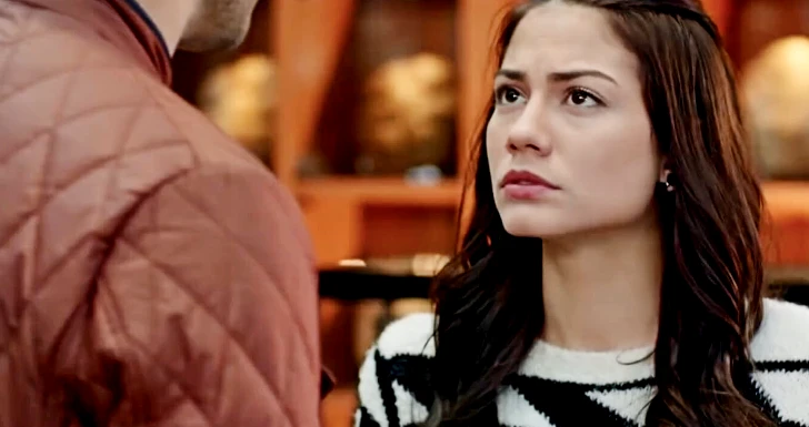 Demet Özdemir na série turca Çilek Kokusu (2015)