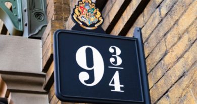 Universal Studios, Florida, platform 9 3/4 sign at King's Cross station of the Hogwarts Express to Diagon Alley