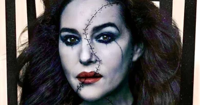 Beetlejuice Beetlejuice Monica Bellucci