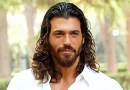 Can Yaman numa conferência de imprensa para a série Viola come il Mare