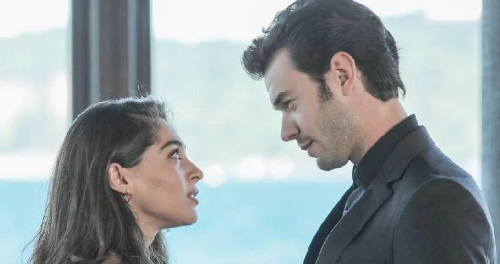 Twist of Fate / Jogos do Destino axn white