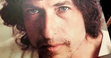 bob dylan dedica música a Woody Guthrie