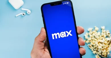 Smartphone com logo da Max Portugal