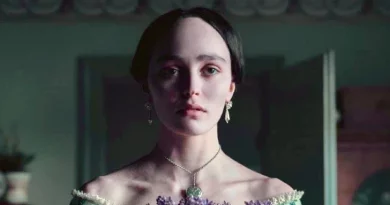 Nosferatu, com Lily-Rose Depp, chega finalmente em formato digital