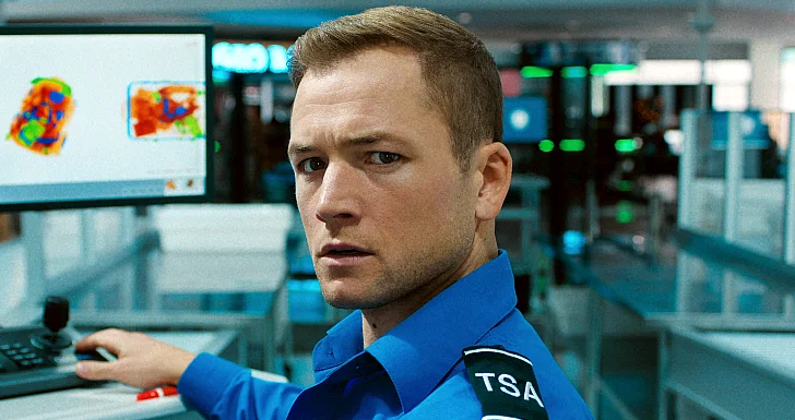 Taron Egerton em carry-on ou Bagagem de Mão na netflix