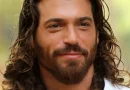 Can Yaman numa conferência de imprensa para a série Viola come il Mare