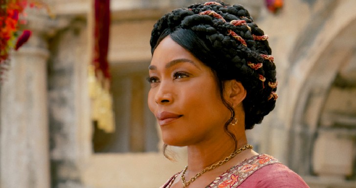 Angela Bassett em Damsel, o filme mais visto da Netflix em 2024