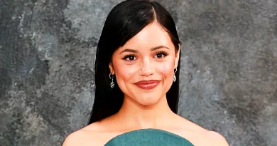jenna ortega na passadeira vermelha