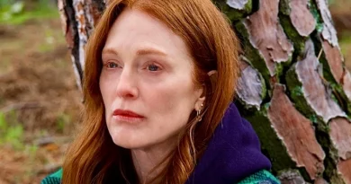 Julianne Moore em O Quarto aoLado de Almodóvar